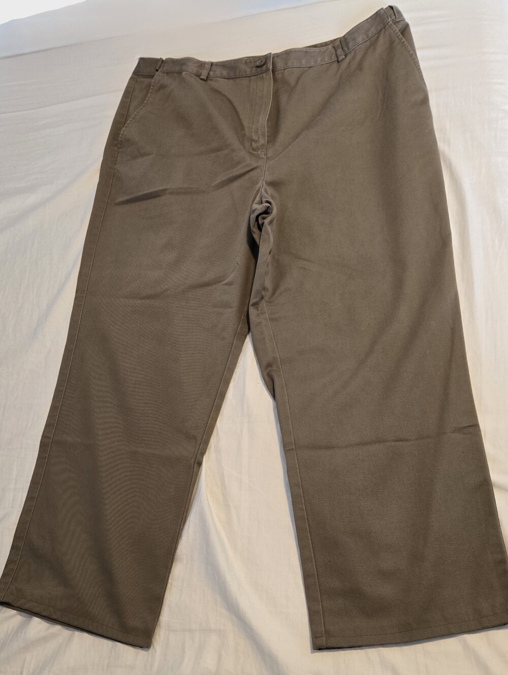 L.L. Bean Women's Classic Fit Stretchy Khaki Olive Pants in Size 18